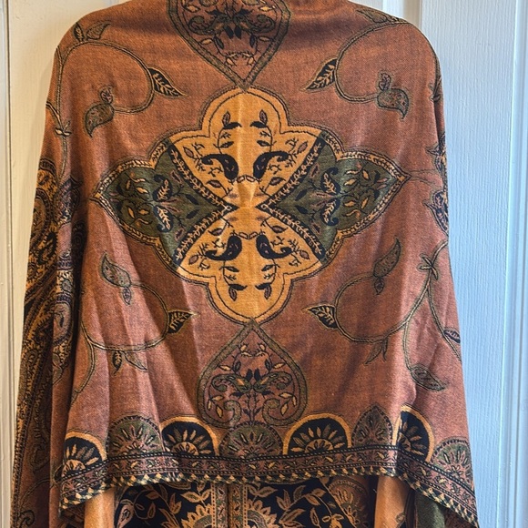 JNS BRAND…SHAWL LIKE PONCHO OVER THE HEAD…SHORTER IN THE BACK LONGER IN FRONT - Picture 14 of 14